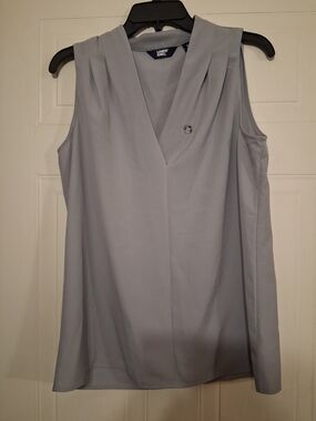 Lands' End Sleeveless V-Neck Light Gray Shell Top